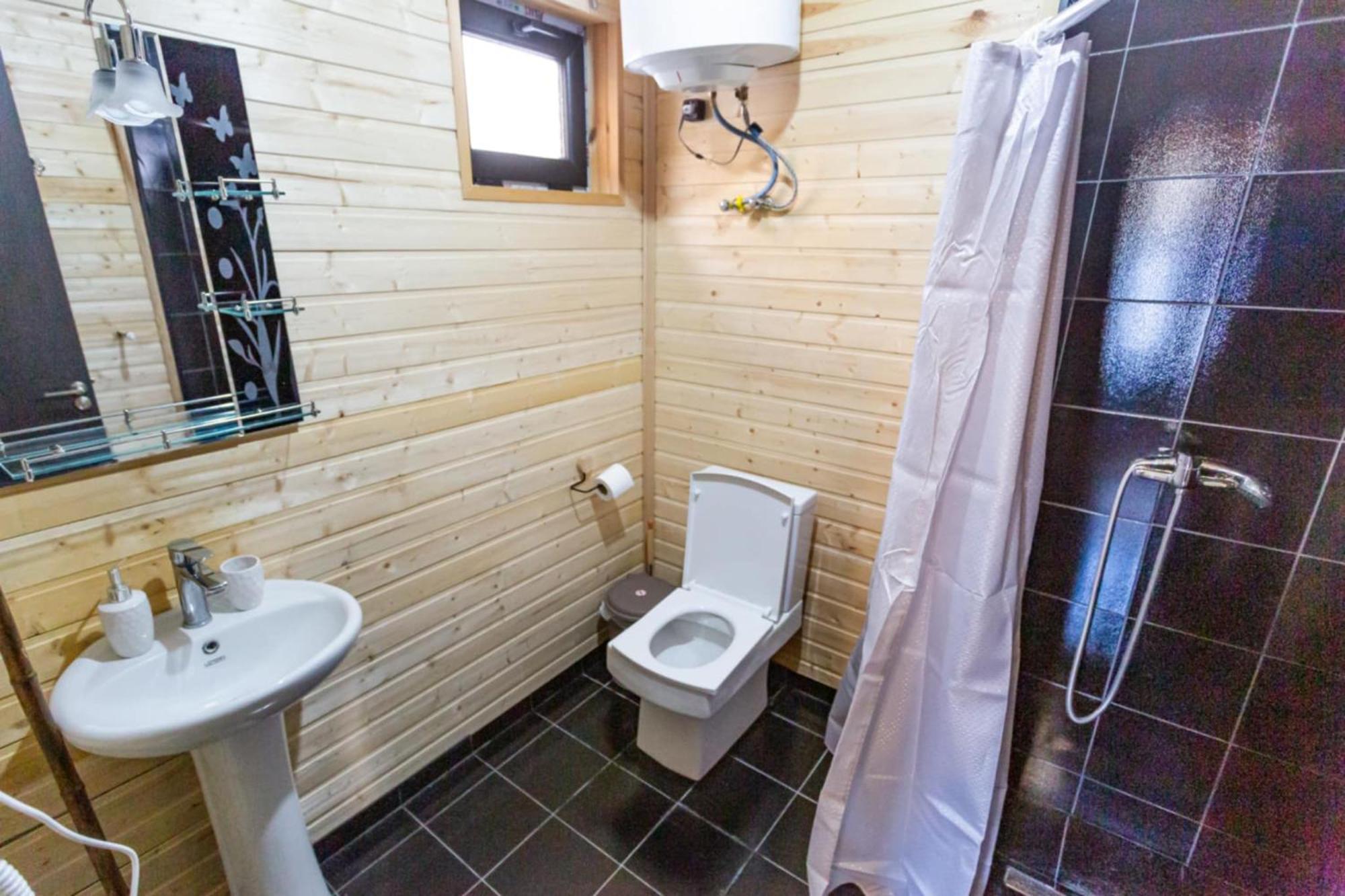 Inga Jafaridze Guesthouse Pele Mestia Ngoại thất bức ảnh
