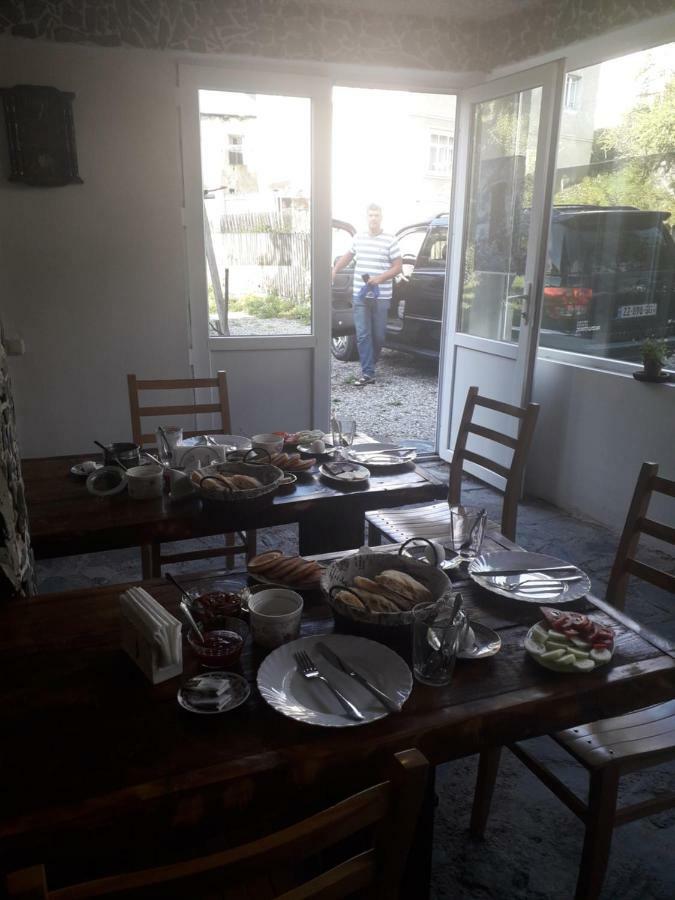 Inga Jafaridze Guesthouse Pele Mestia Ngoại thất bức ảnh